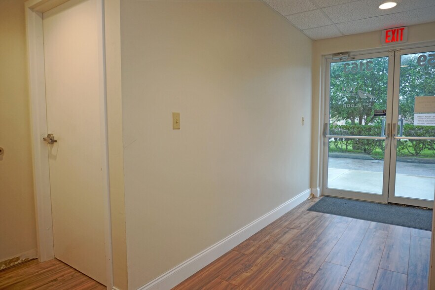 More Photos Of 3163 SE Lionel Ter, Stuart Warehouse For Lease