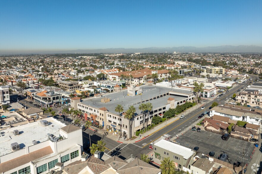 More Photos Of 200 Main St, Huntington Beach Storefront Retail Office For Lease