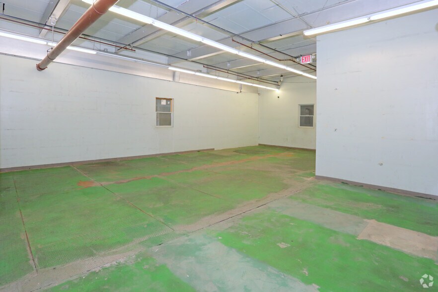 More Photos Of 5700 49th St, Maspeth Warehouse For Lease