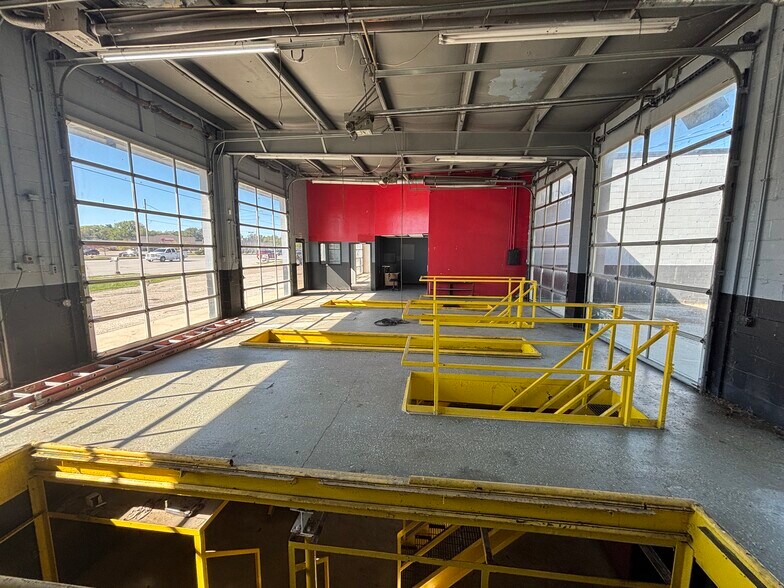 More Photos Of 3526 S Main St, Elkhart Storefront Retail Office For Lease