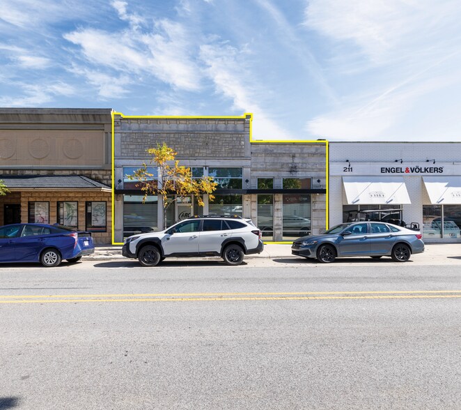 More Photos Of 207 S Main St, Bentonville Storefront Retail Office For Lease