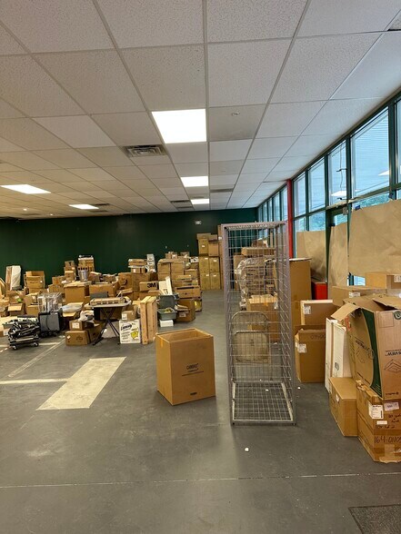 More Photos Of 586-614 Nashua Rd, Milford Freestanding For Lease