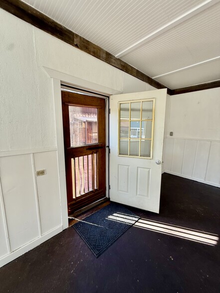 More Photos Of 142 NW Front St, Prairie City Storefront Retail Residential For Sale