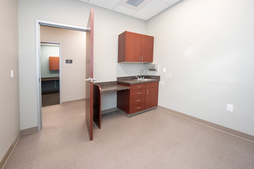 More Photos Of 4361 Boniface Pky, Anchorage Healthcare For Sale