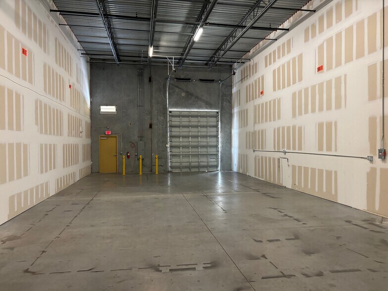 More Photos Of 10380 W State Road 84, Davie Showroom For Lease