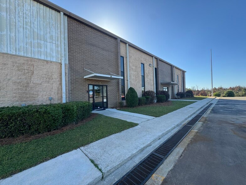 More Photos Of 747 Kaolin rd, Sandersville Warehouse For Lease