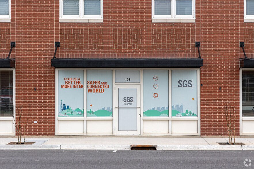 More Photos Of 809 SW A St, Bentonville Office Residential For Lease