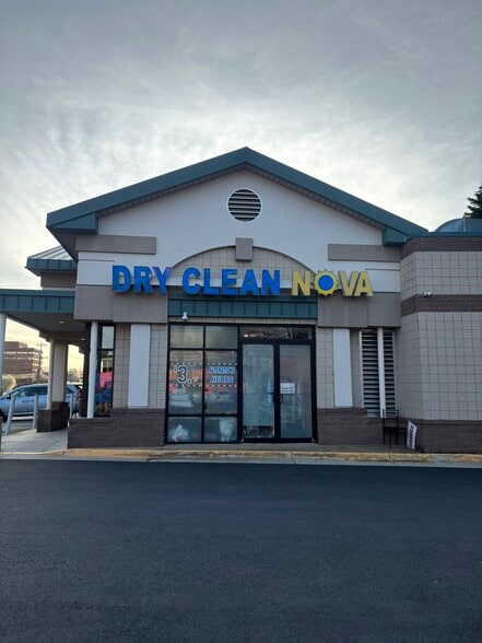 More Photos Of 8621-8629 Lee Hwy, Fairfax Freestanding For Lease