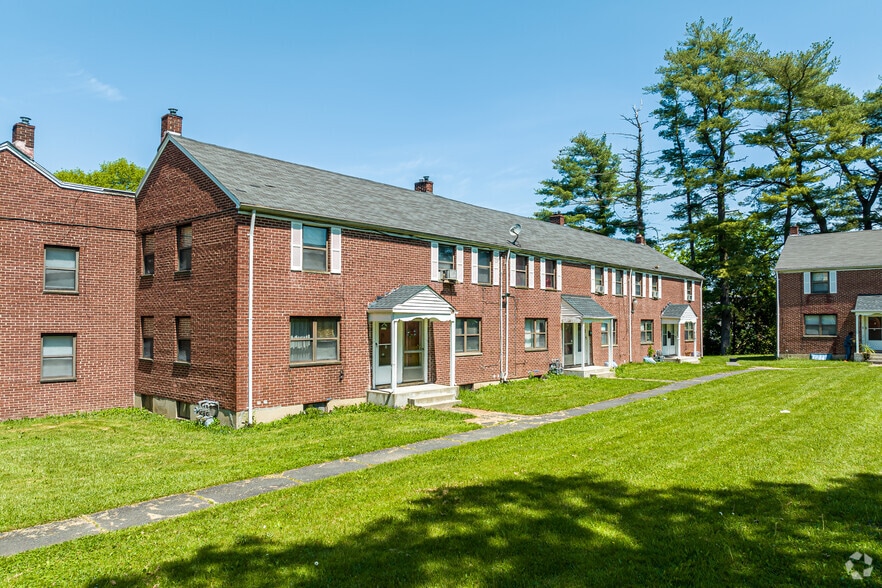 More Photos Of 35 Woodland Dr, Hartford Apartments For Sale