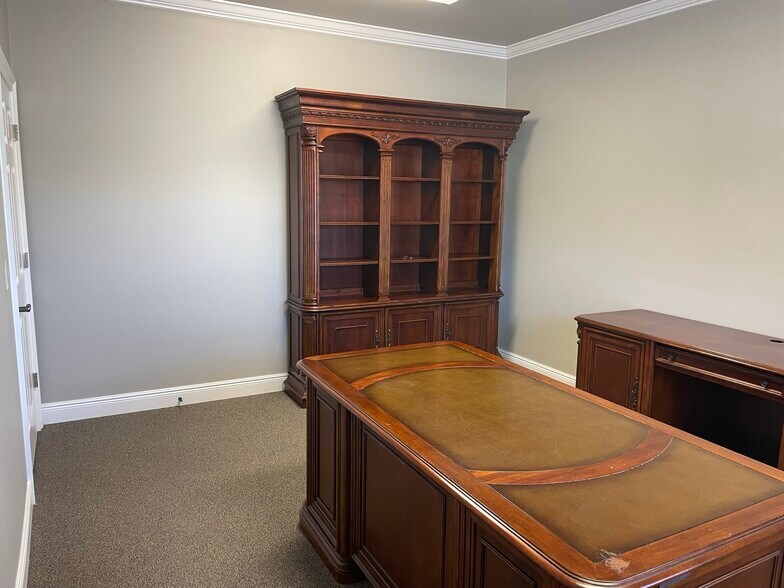 More Photos Of 14635 S Harrell's Ferry Rd, Baton Rouge Office For Sale