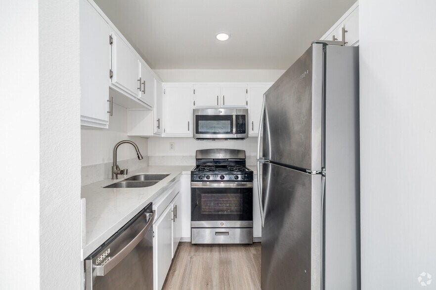 More Photos Of 4406 Cahuenga Blvd, Toluca Lake Apartments For Sale