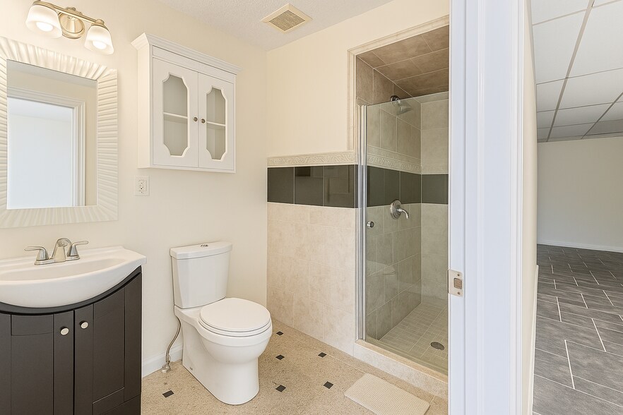 More Photos Of 322 W Montauk Hwy, Lindenhurst Freestanding For Lease