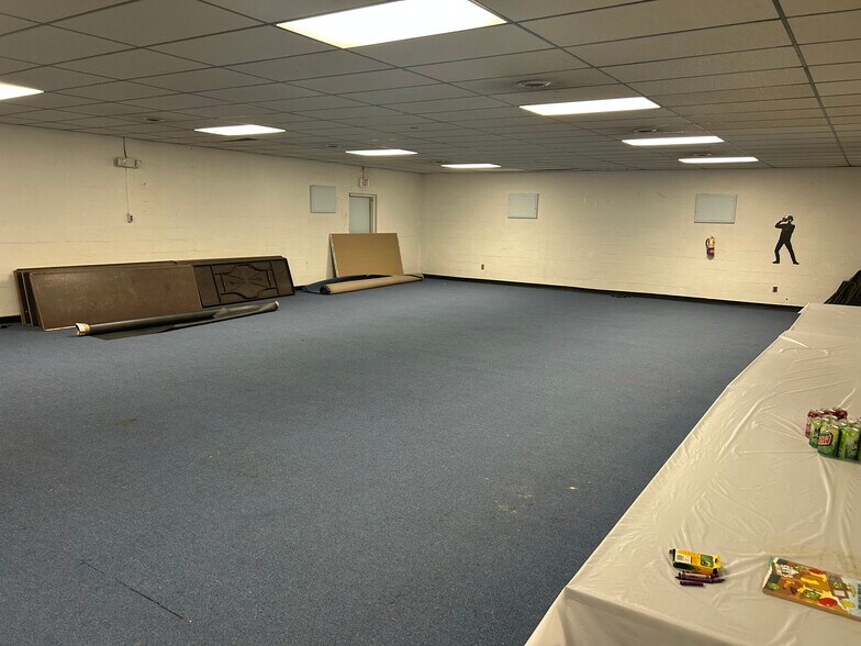 More Photos Of 1913 19th St, Nitro Lodge Meeting Hall For Lease