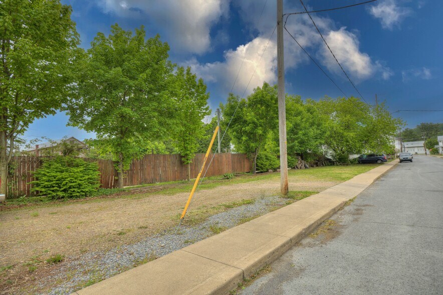 More Photos Of 150 Main St, Benton Office For Sale