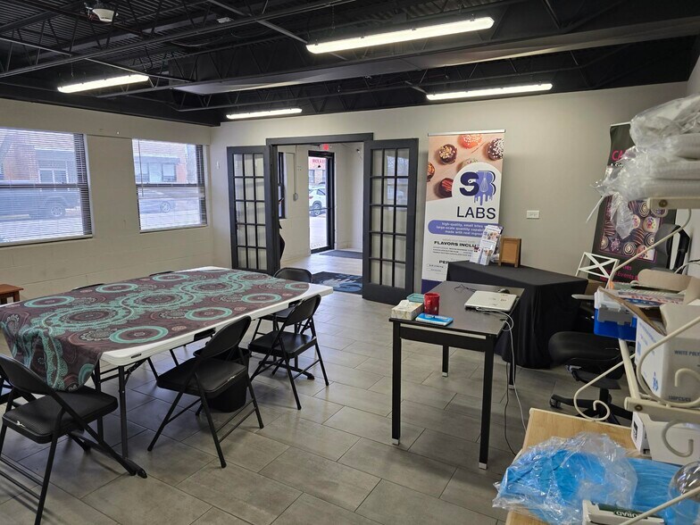 More Photos Of 8030 N Lawndale Ave, Skokie Warehouse For Sale