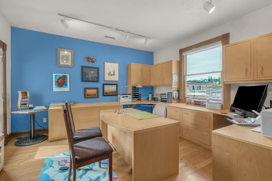 More Photos Of 233 SE 4th St, Pendleton Restaurant For Sale