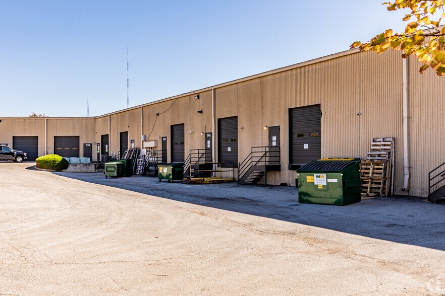 More Photos Of 1134-1150 W Cambridge Circle Dr, Kansas City Light Distribution For Lease