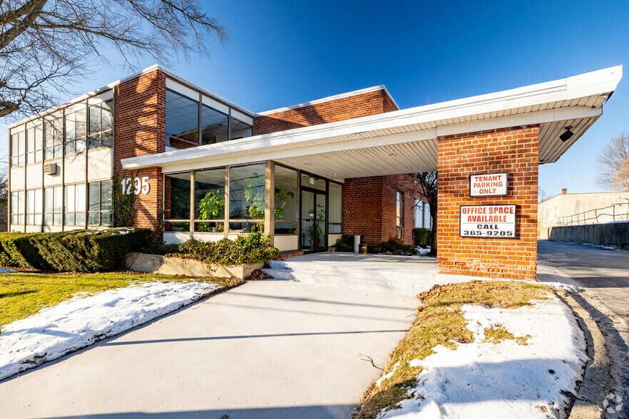 More Photos Of 1295 Northern Blvd, Manhasset Office For Lease