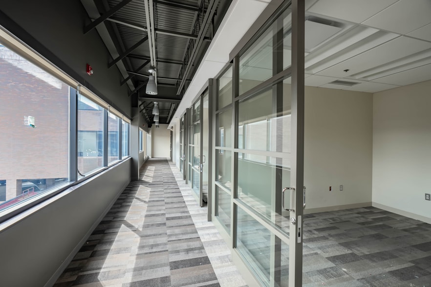 More Photos Of 34100 Woodward Ave, Birmingham Office For Lease