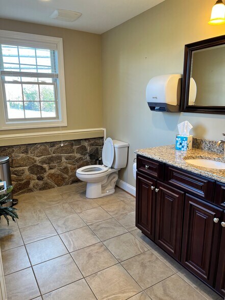 More Photos Of 205 Graves Mill Rd, Lynchburg Office For Lease