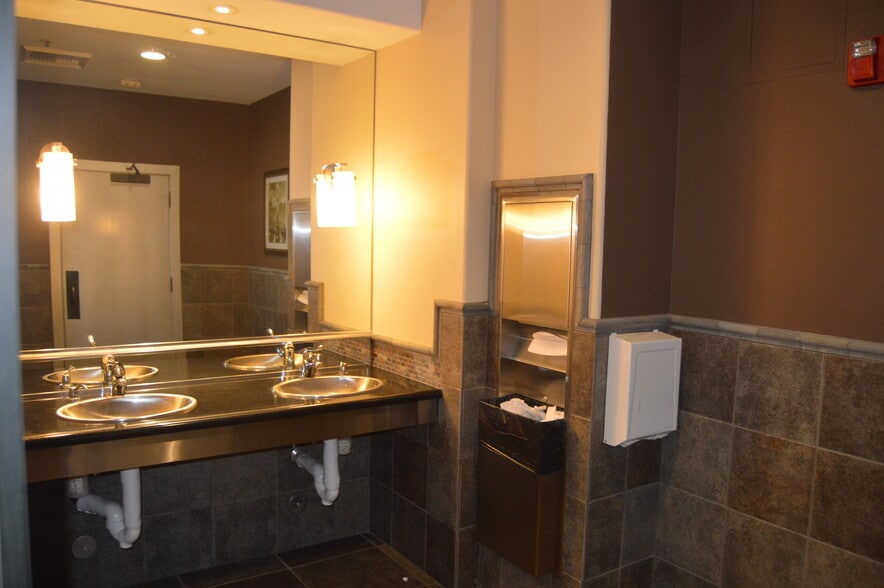 More Photos Of 160 Wikiup Dr, Santa Rosa Office For Lease