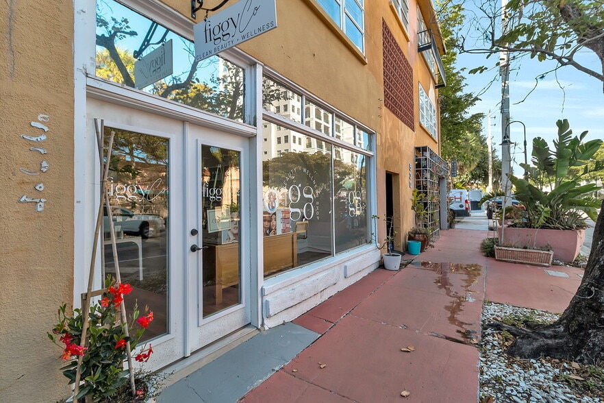 More Photos Of 530-536 S Pineapple Ave, Sarasota Storefront Retail Residential For Sale