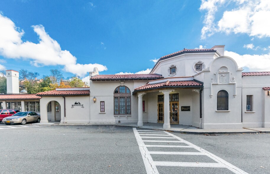 More Photos Of 3-7 Pondfield Rd, Bronxville Storefront Retail Office For Lease