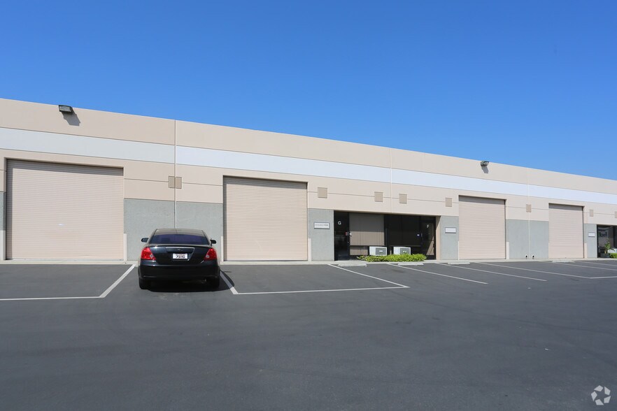 More Photos Of 202 E Alton Ave, Santa Ana Warehouse For Lease