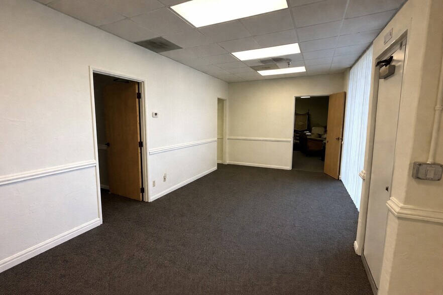 More Photos Of 4082 N Southbank Dr, Oxnard Manufacturing For Lease