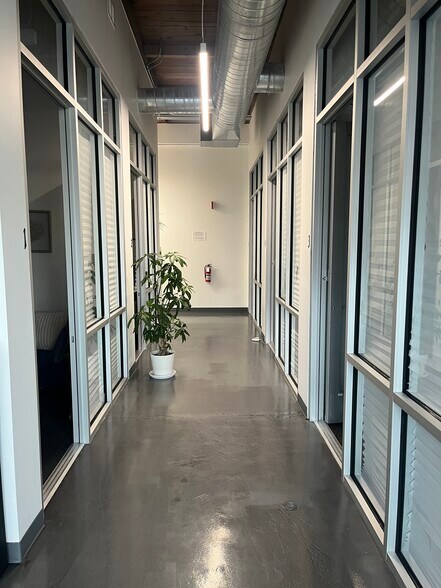 More Photos Of 2015 Dallas St, Aurora Storefront Retail Office For Lease