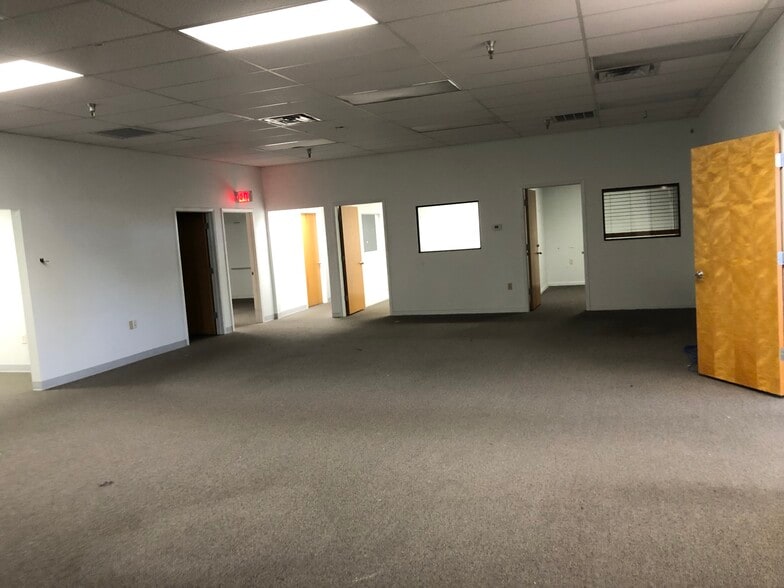 More Photos Of 3010 22nd Ave S, Saint Petersburg Warehouse For Lease