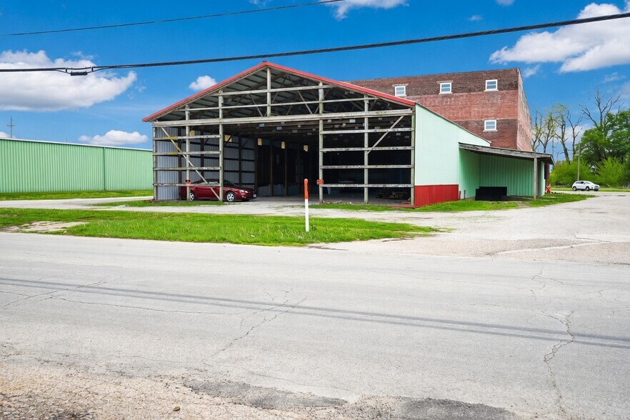 More Photos Of 407 W Ryder St, Litchfield Light Distribution For Sale