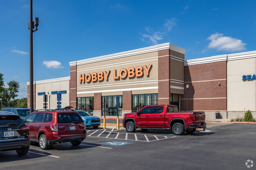 More Photos Of 5625 SE 15th St, Midwest City Department Store For Sale