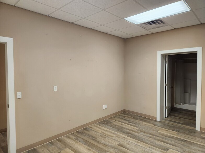 More Photos Of 410-480 W Cherry St, Jesup General Retail For Lease