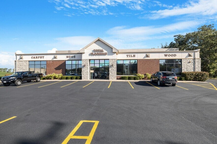 More Photos Of 13412 W 159th St, Homer Glen Showroom For Sale