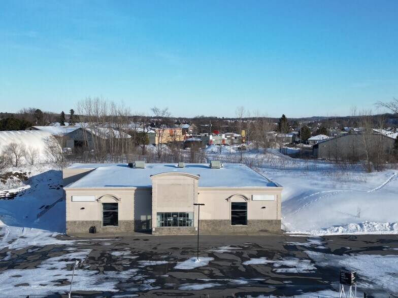 More Photos Of 2747 Chamberland St, Clarence-Rockland Freestanding For Lease