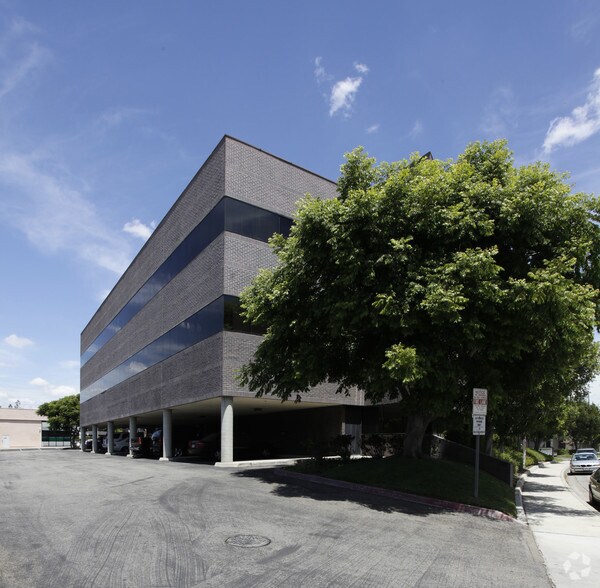 More Photos Of 17592 E 17th St, Tustin Office For Lease