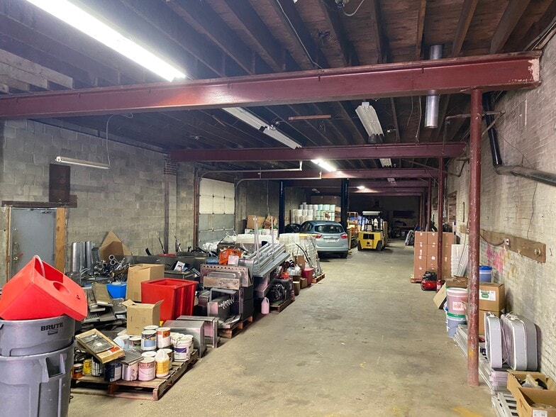 More Photos Of 2021 Tustin St, Pittsburgh Warehouse For Lease