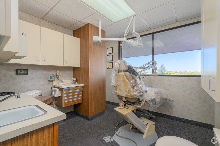 More Photos Of 7501 Hospital Dr, Sacramento Medical For Lease