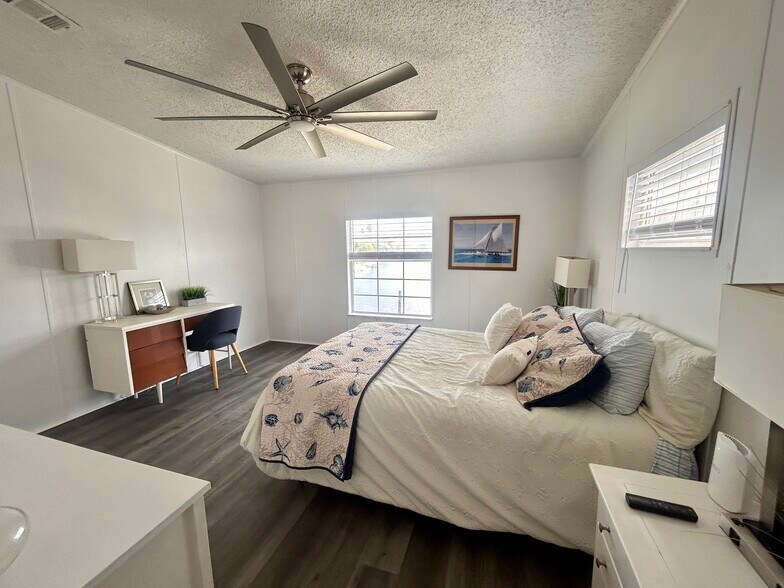 More Photos Of 6501 Boatyard Dr, Hudson Specialty For Sale