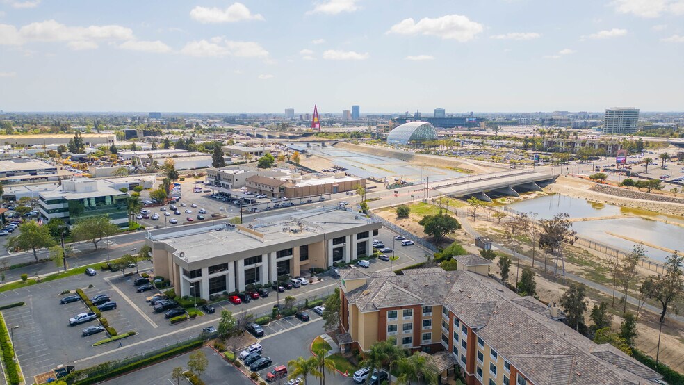 More Photos Of 1855 W Katella Ave, Orange Office Residential For Lease