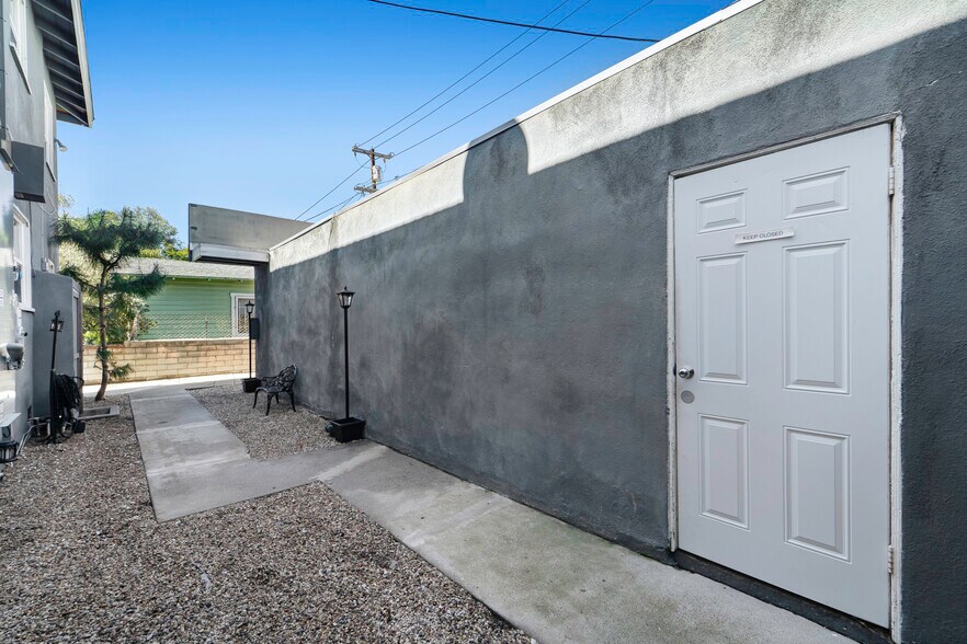 More Photos Of 6127 Romaine St, Los Angeles Apartments For Sale