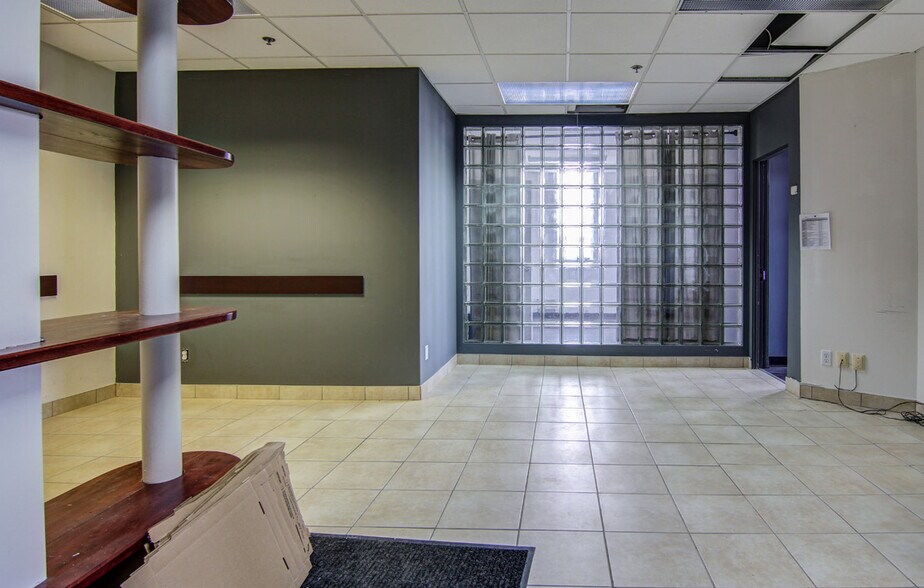 More Photos Of 413 Rue Racine E, Chicoutimi Storefront Retail Residential For Sale