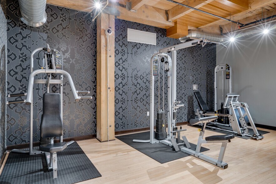 More Photos Of 2410 University Ave W, Saint Paul Apartments For Lease