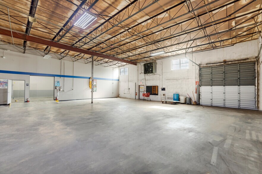More Photos Of 7725 W 2nd Ct, Hialeah Warehouse For Sale