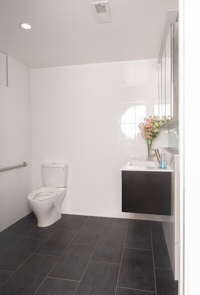 More Photos Of 4214 Gallatin St, Hyattsville Storefront Retail Residential For Lease