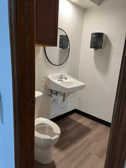 More Photos Of 6200 Melrose Ln, Oklahoma City Warehouse For Lease