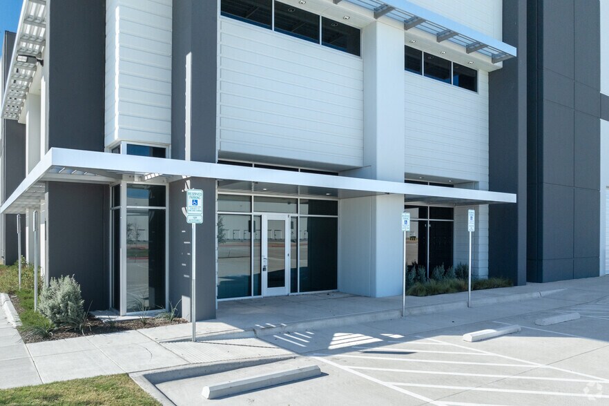 More Photos Of County Road 212, Forney Distribution For Lease