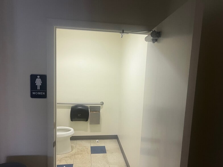 More Photos Of 2512 NE 1st Blvd, Gainesville Unknown For Lease