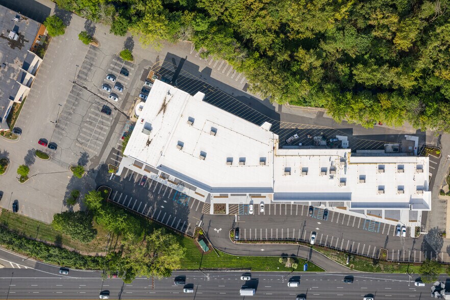 More Photos Of 289-315 Route 17 S, Paramus General Retail For Lease